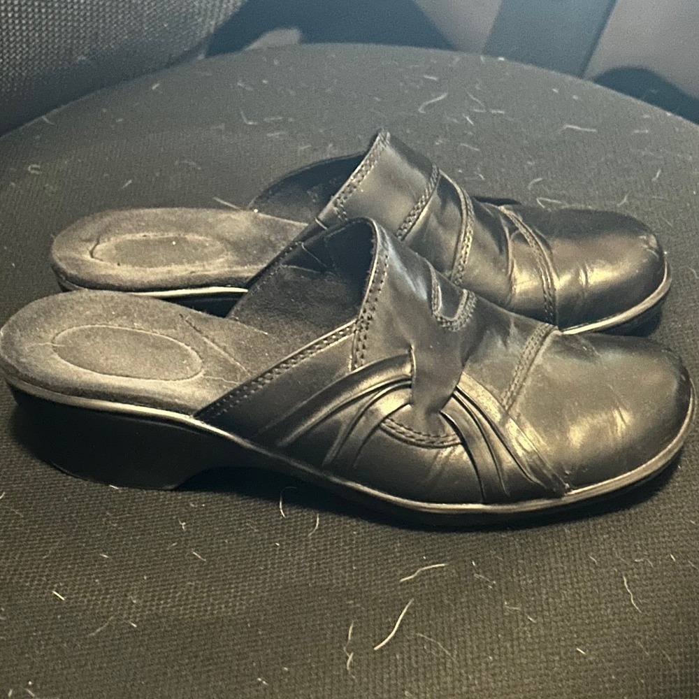 Clarks Women's Black Mules Clogs Size 9M T46